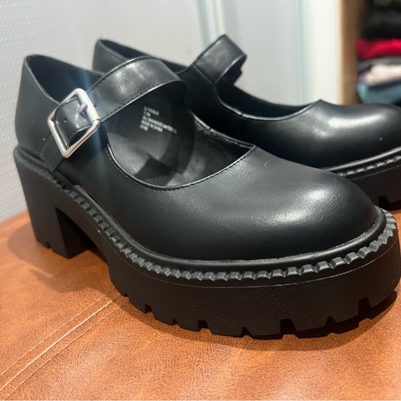 Madden Girl Platform shoes size 7.5 - Picture 2 of 8